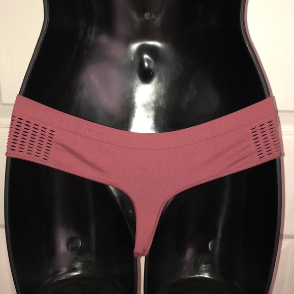 PINK VS Thong Panty - Picture 2 of 3